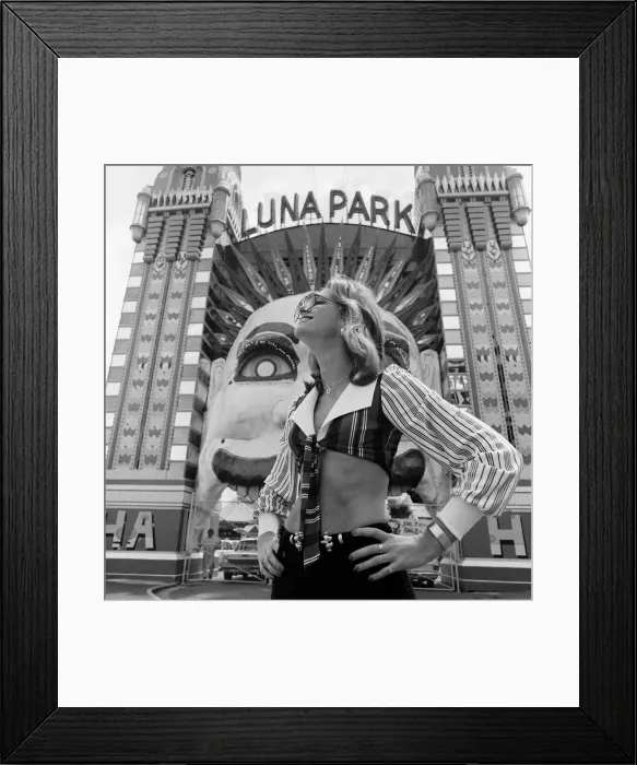 Framed Print : Actress Olivia Newton-John in Sydney, Australia. 3rd November 1973 Framed Print : Actress Olivia Newton-John in Sydney, Australia. 3rd November 1973