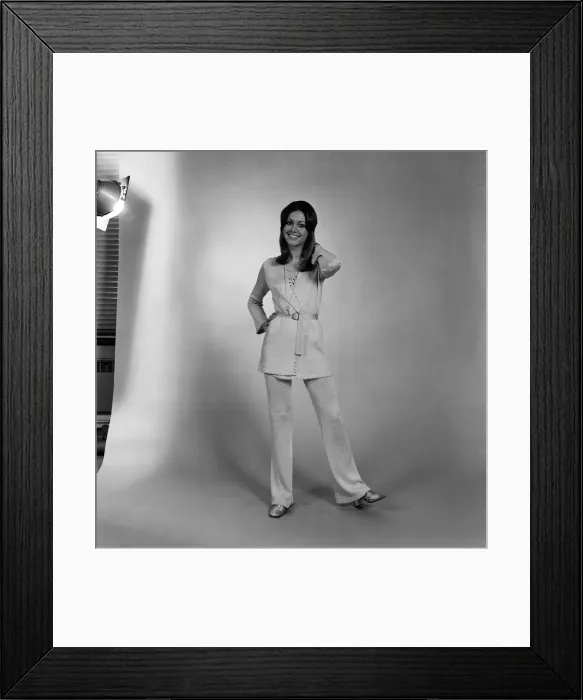 Framed Print : Actress and pop star Olivia Newton-John. 20th December 1971 Framed Print : Actress and pop star Olivia Newton-John. 20th December 1971