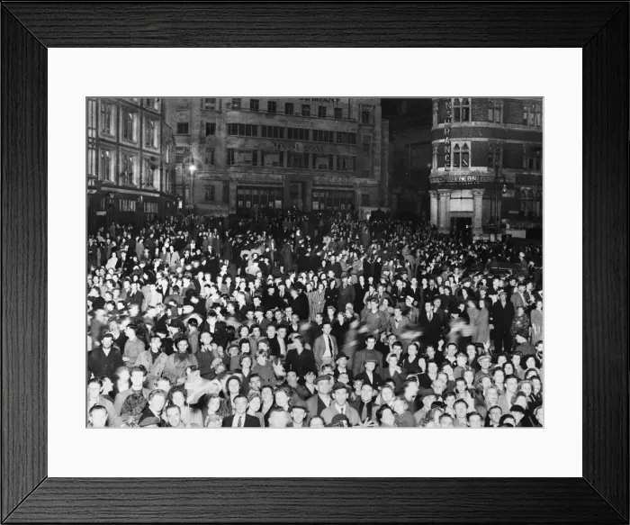 Framed Print : The great day has arrived, said the Lord Mayor Framed Print : The great day has arrived, said the Lord Mayor