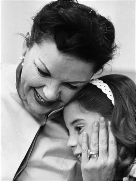 Judy Garland in London with her daughter Lorna Luft. 1960