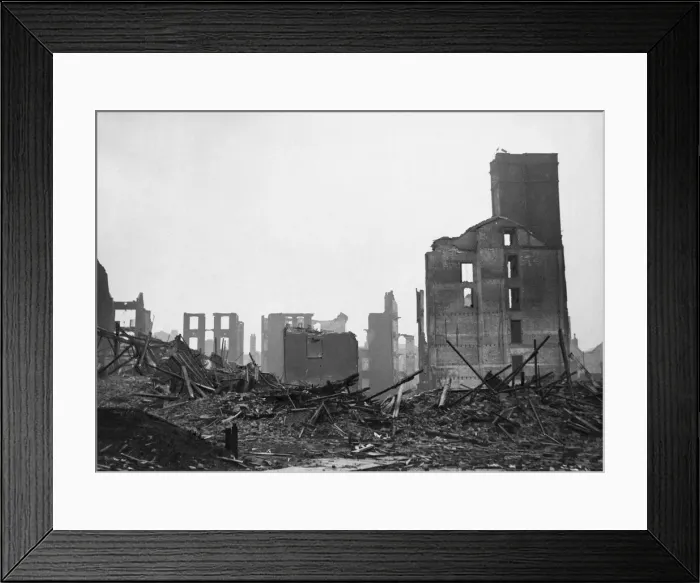 Framed Print : Air raid damage to Manchester during the Second World War. 30th December 1940