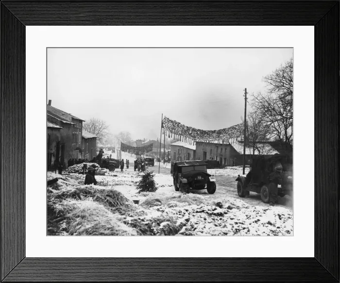 Framed Print : British troops arriving at the French village where they are to be billeted