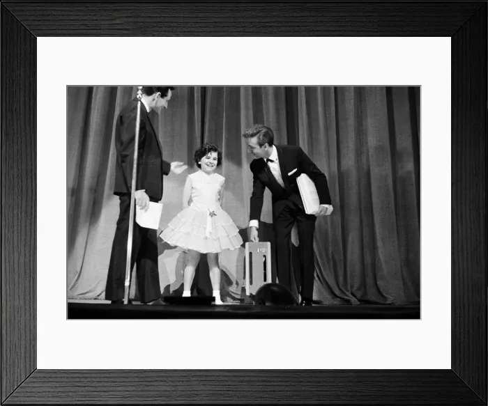 Framed Print : Golden Guinea Pye - Quaker Oats contest to find a recording star Framed Print : Golden Guinea Pye - Quaker Oats contest to find a recording star