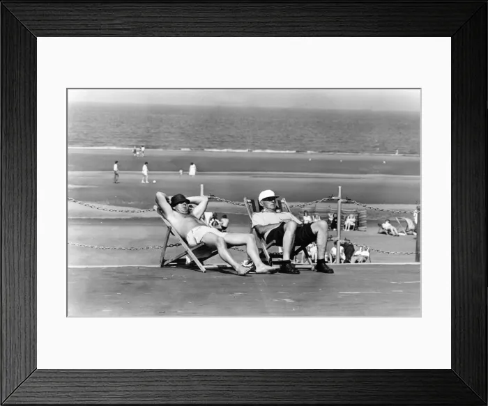 Framed Print : Merseyside Beach Scenes, 23rd July 1987 Framed Print : Merseyside Beach Scenes, 23rd July 1987