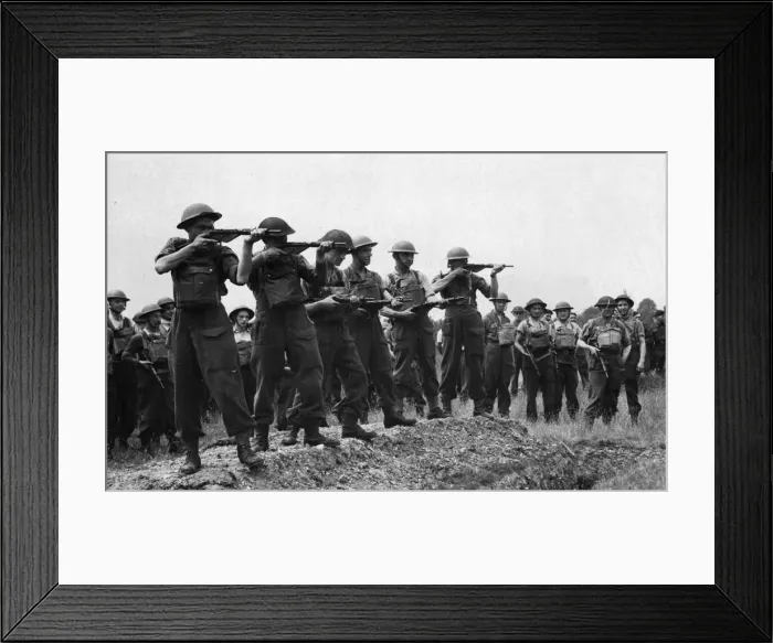 Framed Print : Members of the Home Guard practice with Sten Guns during training exercises in Reading Framed Print : Members of the Home Guard practice with Sten Guns during training exercises in Reading