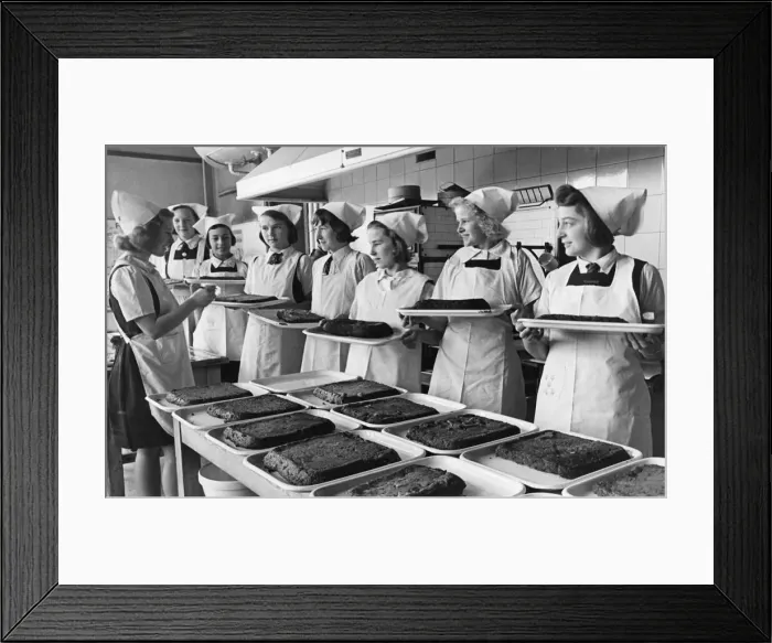 Framed Print : Schoolgirls serve meals to children during the Second World War. 28th October 1941 Framed Print : Schoolgirls serve meals to children during the Second World War. 28th October 1941