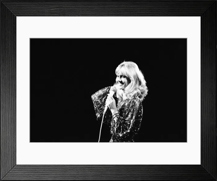 Framed Print : Olivia Newton John at the Rainbow Theatre, Finsbury Park Framed Print : Olivia Newton John at the Rainbow Theatre, Finsbury Park