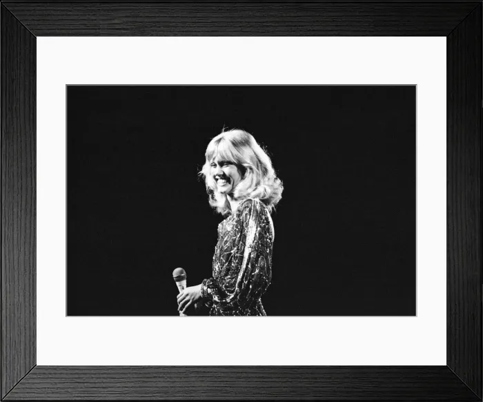 Framed Print : Olivia Newton John at the Rainbow Theatre, Finsbury Park