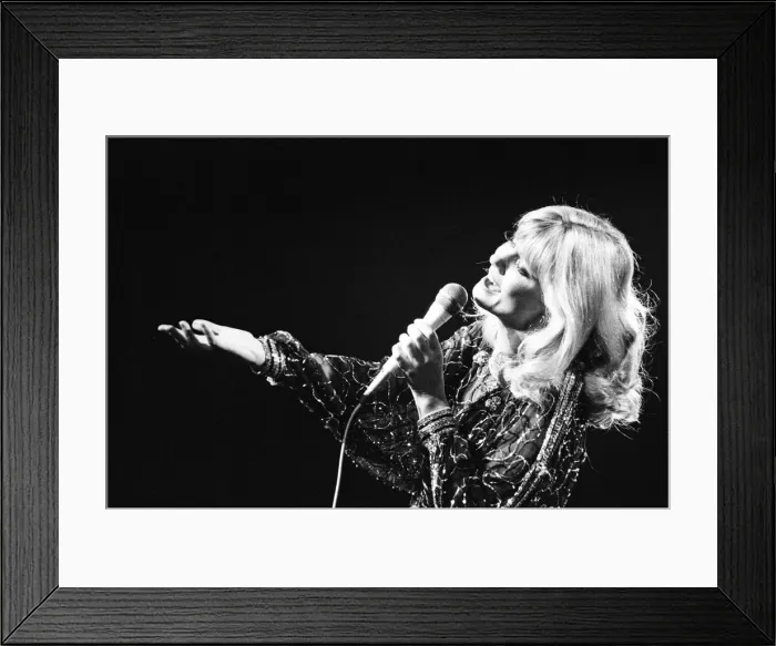 Framed Print : Olivia Newton John at the Rainbow Theatre, Finsbury Park Framed Print : Olivia Newton John at the Rainbow Theatre, Finsbury Park