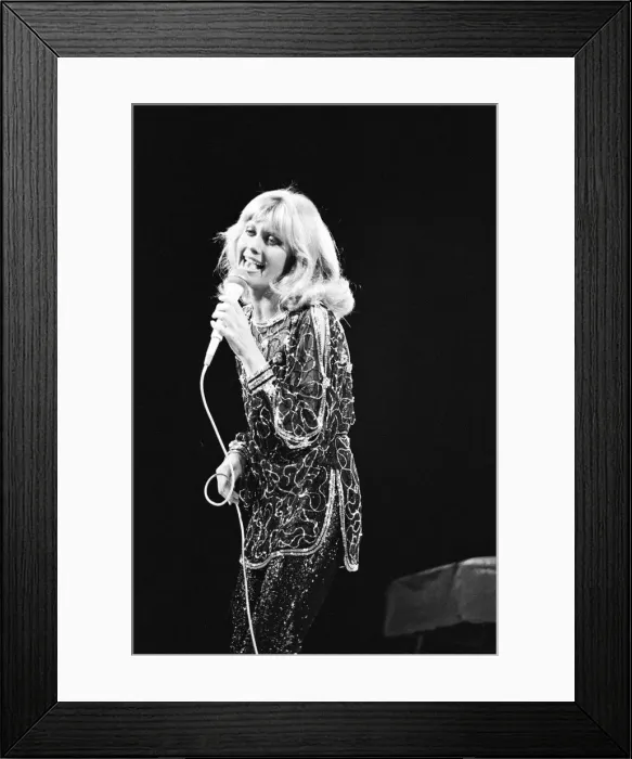 Framed Print : Olivia Newton John at the Rainbow Theatre, Finsbury Park Framed Print : Olivia Newton John at the Rainbow Theatre, Finsbury Park