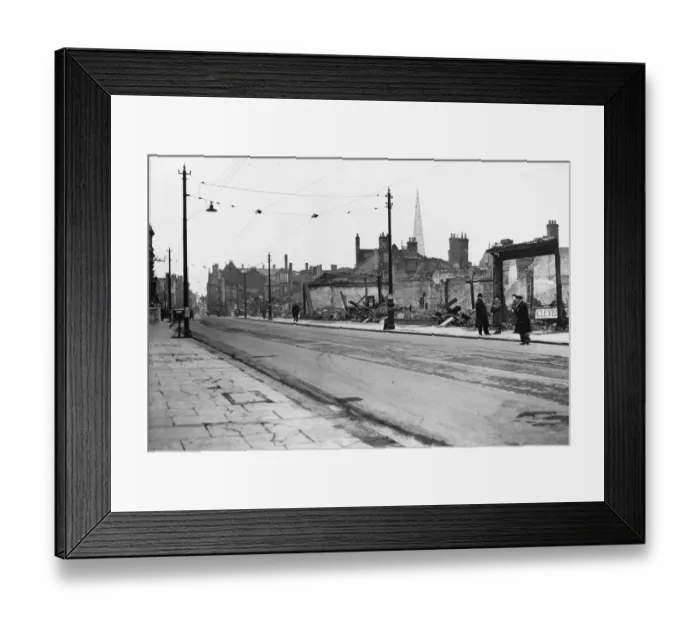 Framed Print : Southampton after the blitz during the Second World War. 30th November 1940 Framed Print : Southampton after the blitz during the Second World War. 30th November 1940