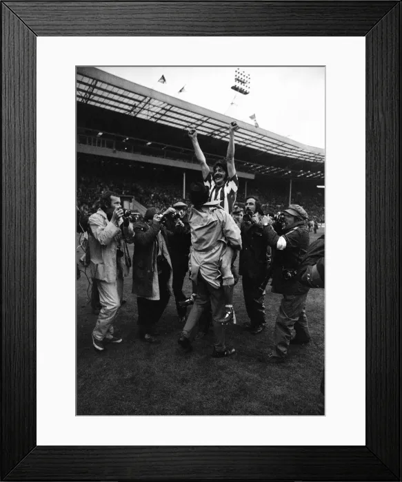 Framed Print : Sunderland 1-0 Leeds United, FA Cup final match at Wembley Stadium, London Framed Print : Sunderland 1-0 Leeds United, FA Cup final match at Wembley Stadium, London