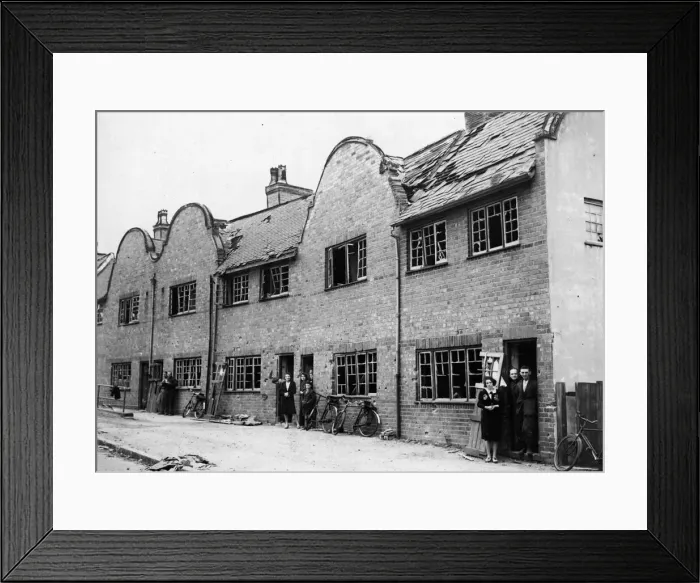 Framed Print : Damage to a building in Birmingham following an air raid on the city during the Second Framed Print : Damage to a building in Birmingham following an air raid on the city during the Second