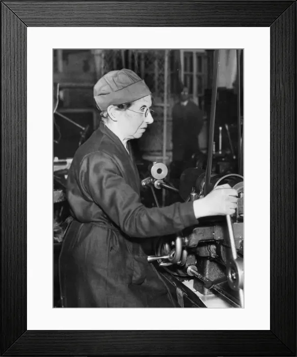 Framed Print : Factory worker Mrs C Kyle at work in a Birmingham munitions factory during the Second Framed Print : Factory worker Mrs C Kyle at work in a Birmingham munitions factory during the Second