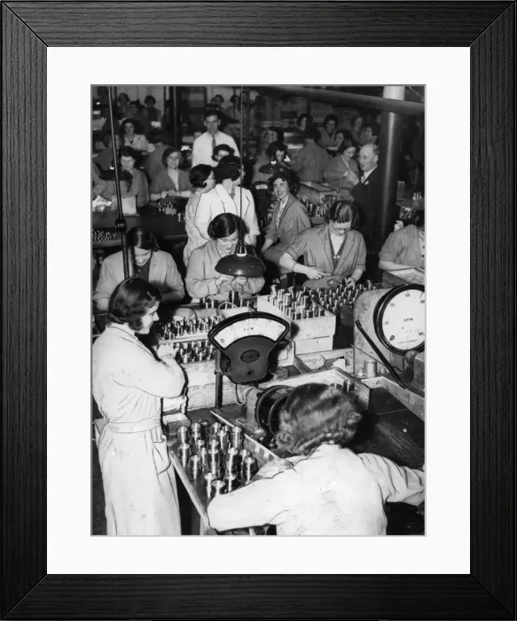 Framed Print : Sunday work in progress at a munitions factory in Birmingham during the Second World War Framed Print : Sunday work in progress at a munitions factory in Birmingham during the Second World War