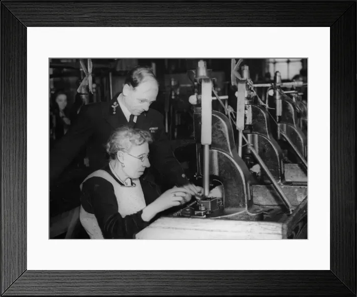 Framed Print : Birmingham factory worker Mts Kate Budd at work during the Second World War Framed Print : Birmingham factory worker Mts Kate Budd at work during the Second World War