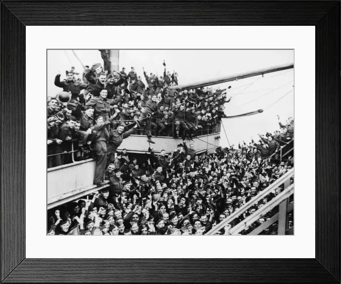 Framed Print : The Canadian Troops Arrive in Britain, waving as their transport docks at a North Western