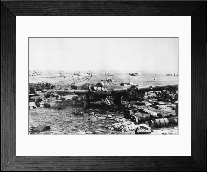 Framed Print : As the American 5th Army and British 8th Armiy of the Allied Forces press forward in Framed Print : As the American 5th Army and British 8th Armiy of the Allied Forces press forward in
