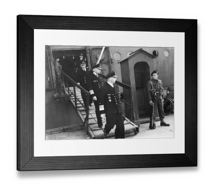 Framed Print : Admiral von Friedeburg, C-in-C of the German Navy, and General Kummetz Framed Print : Admiral von Friedeburg, C-in-C of the German Navy, and General Kummetz