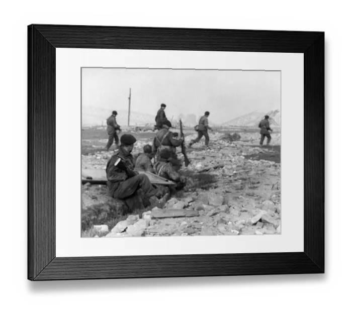 Framed Print : British commandos of the 1st Commando Brigade made a surprise crossing on the Rhine in