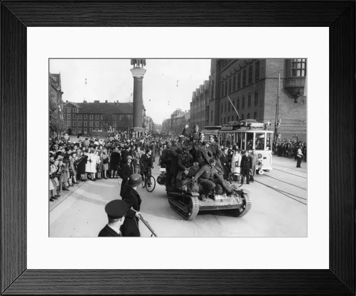 Framed Print : Defeated German troops and staff leave liberated Copenhagen on their way back to Germany