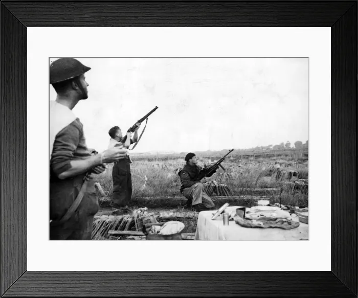 Framed Print : Allied landing south of Rome. On January 22nd the 5th Army began their landing