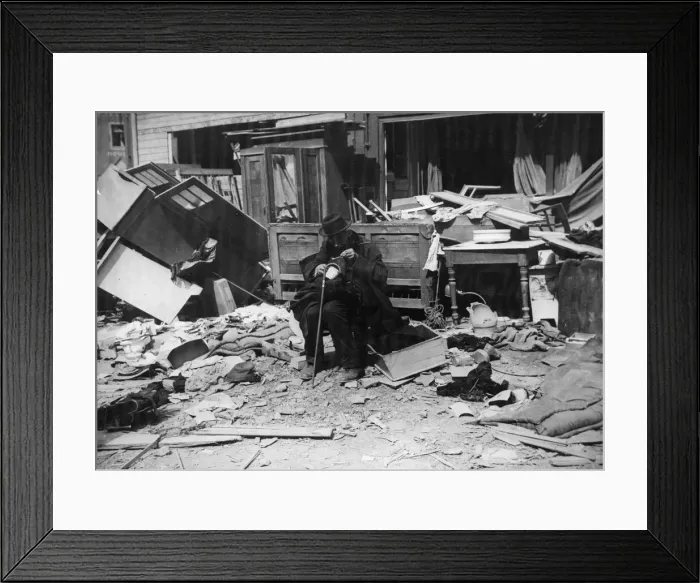 Framed Print : An elderly German man in Plauen, on the US 3rd Army front Framed Print : An elderly German man in Plauen, on the US 3rd Army front