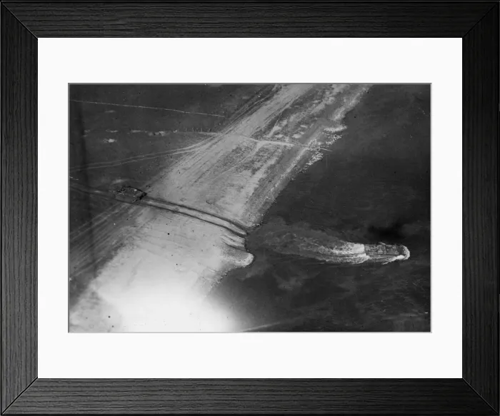 Framed Print : British amphibious tanks leave the west bank of the Lower Rhine heading eastwards Framed Print : British amphibious tanks leave the west bank of the Lower Rhine heading eastwards