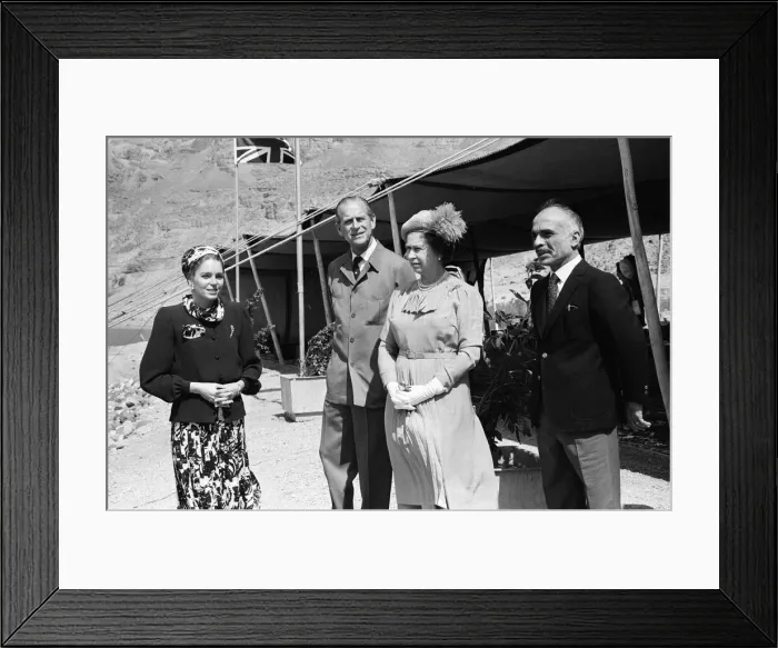 Framed Print : Royal visit to Jordan. Queen Noor of Jordan, Prince Philip, Duke of Edinburgh Framed Print : Royal visit to Jordan. Queen Noor of Jordan, Prince Philip, Duke of Edinburgh