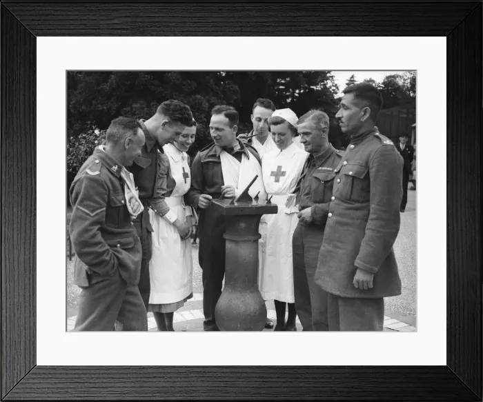 Framed Print : Wounded soldiers and their nurses at the Botanical Gardens, Birmingham Framed Print : Wounded soldiers and their nurses at the Botanical Gardens, Birmingham