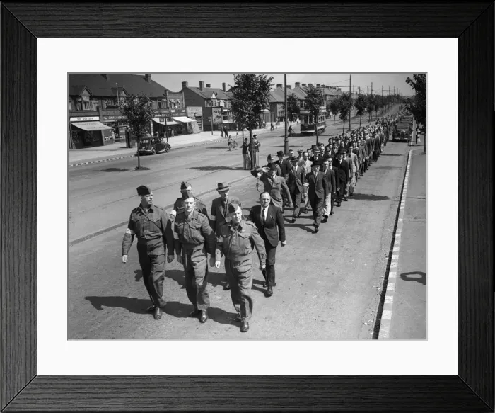 Framed Print : Men of A Company 3rd Battalion, Birmingham Home Guard, paraded at the Apollo Cinema