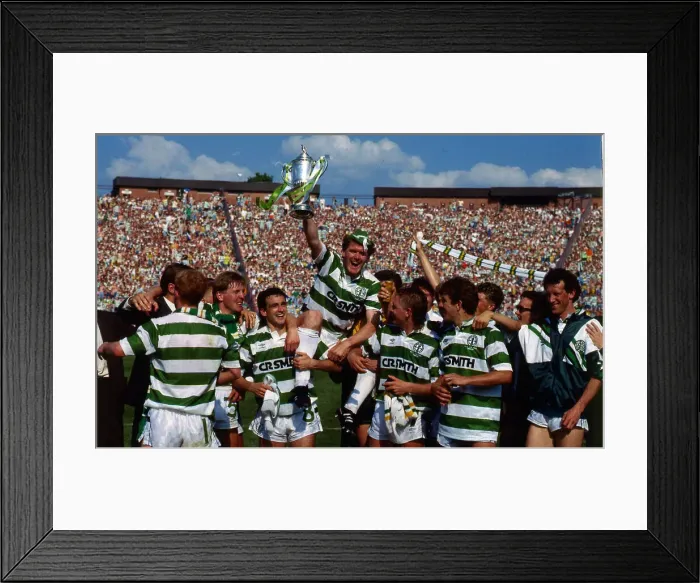Framed Print : Roy Aitken is held up by team-mates May 1989 sdrscottishcupfinal Framed Print : Roy Aitken is held up by team-mates May 1989 sdrscottishcupfinal