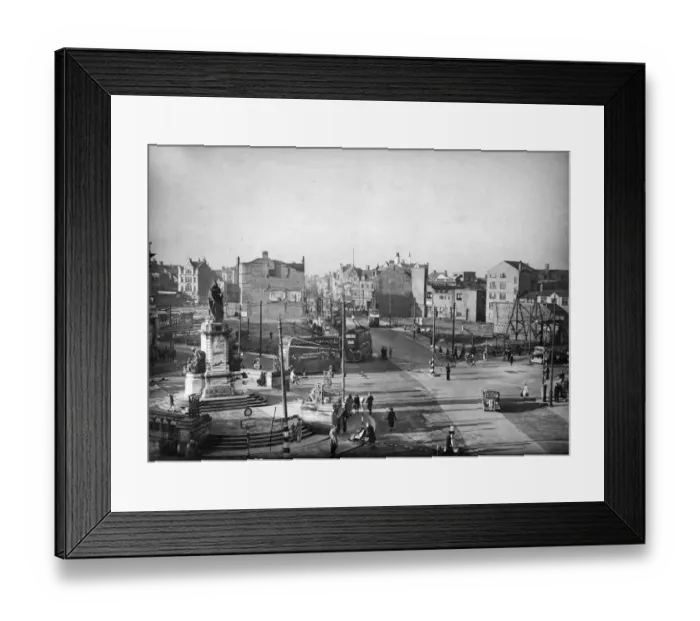 Framed Print : Queen Victoria Square, Hull, Yorkshire, in December 1946, after world War Two Ended