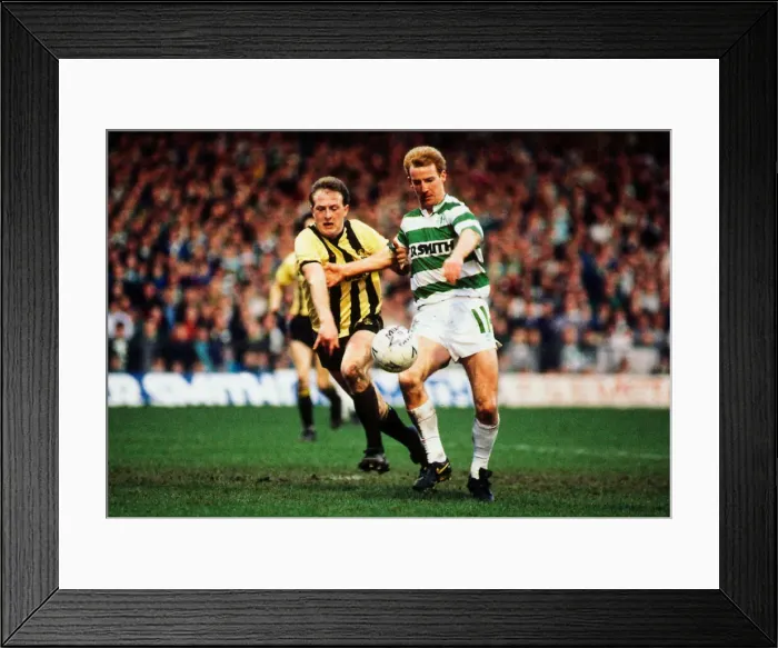 Framed Print : Tommy Burns in action for Celtic January 1989 Framed Print : Tommy Burns in action for Celtic January 1989