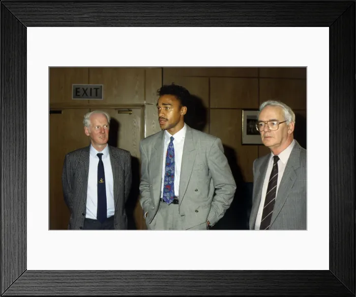 Framed Print : Paul Elliott with Celtic football directors July 1989 Framed Print : Paul Elliott with Celtic football directors July 1989