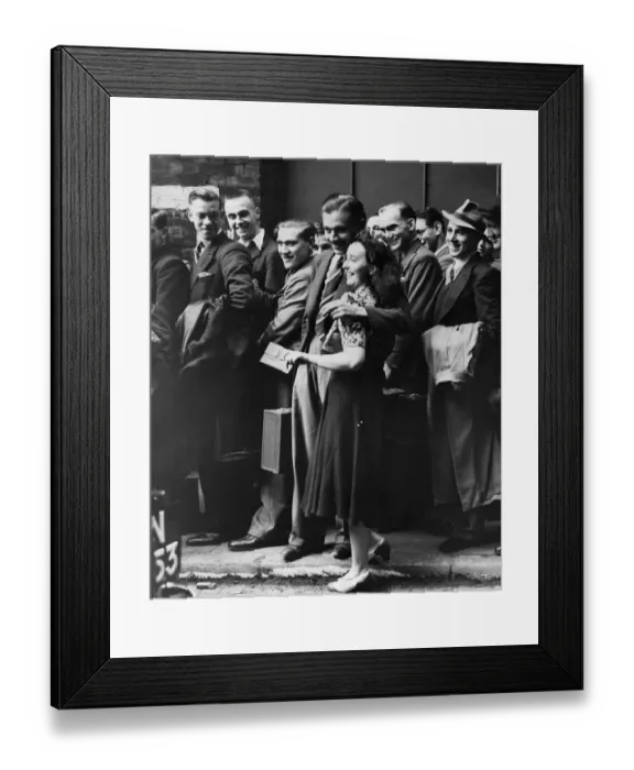 Framed Print : Twenty three year old Mrs Artemis spends a few last moments together with her husband