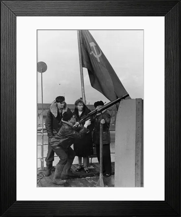 Framed Print : Russian ships arrive at a British port with a cargo of timber during the Second World War Framed Print : Russian ships arrive at a British port with a cargo of timber during the Second World War