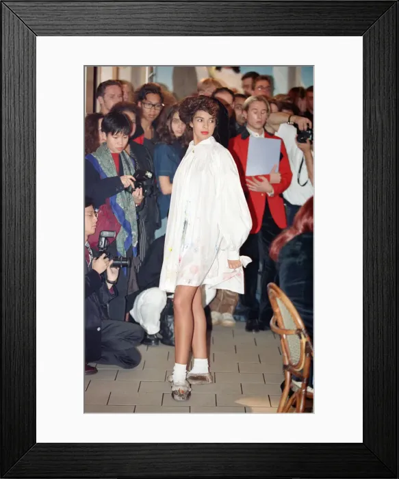 Framed Print : Vivienne Westwood fashion collection show at Tall Orders, Soho, London. October 1991