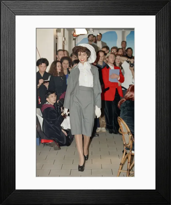 Framed Print : Vivienne Westwood fashion collection show at Tall Orders, Soho, London. October 1991 Framed Print : Vivienne Westwood fashion collection show at Tall Orders, Soho, London. October 1991