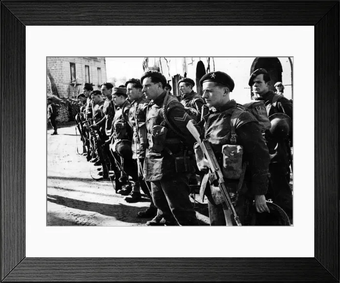 Framed Print : Belgian Commandos with the 5th Army, Italy after spending two weeks in the mountains Framed Print : Belgian Commandos with the 5th Army, Italy after spending two weeks in the mountains