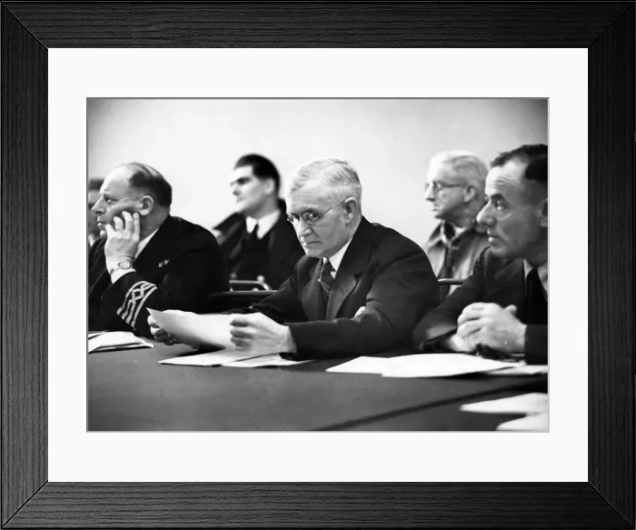 Framed Print : Officers and men of the Royal Naval Reserve and Royal Volunteer Reserve working in one of Framed Print : Officers and men of the Royal Naval Reserve and Royal Volunteer Reserve working in one of
