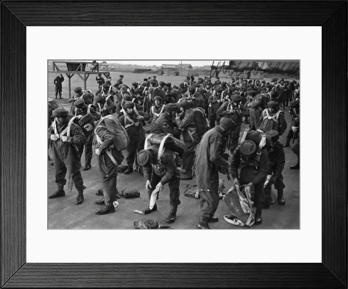 Framed Print : Parachutists practicing with their chutes. Liverpool, Merseyside