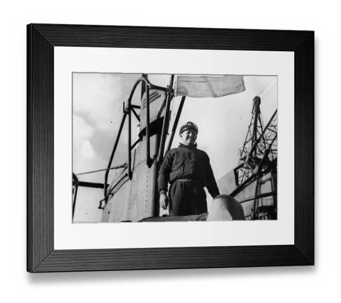 Framed Print : The Dutch Submarine Returns to Britain. O 19, laid down as K XIX Framed Print : The Dutch Submarine Returns to Britain. O 19, laid down as K XIX
