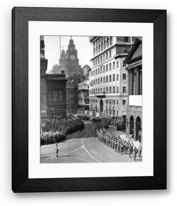 Framed Print : The Mayor of Liverpool, Alderman, Sidney Jones inspects The 10th Home Defence Battalion