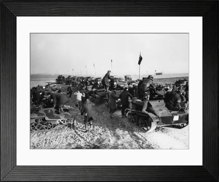 Framed Print : British troops in France. Tank crews double off Framed Print : British troops in France. Tank crews double off