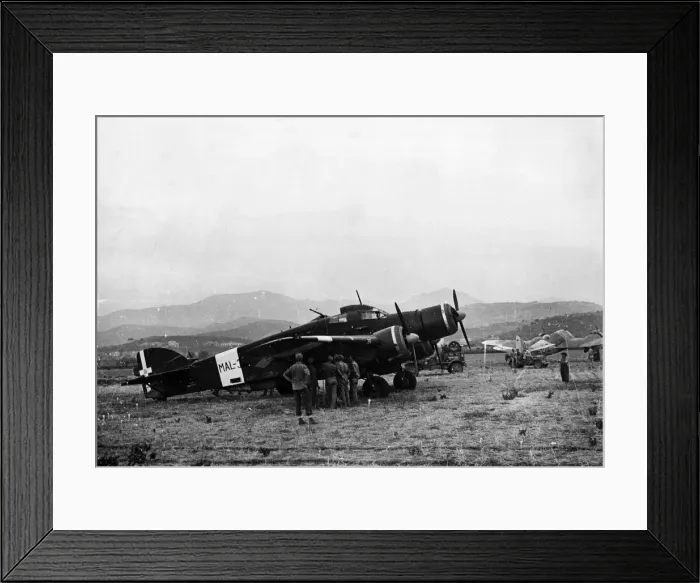 Framed Print : Italian Aircraft surrender to Allies. Pictured, the Savoia S