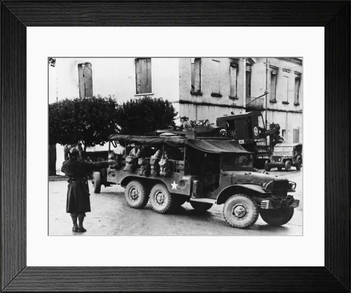 Framed Print : French Army units fight in Italy. A French soldier part of a French expeditionary