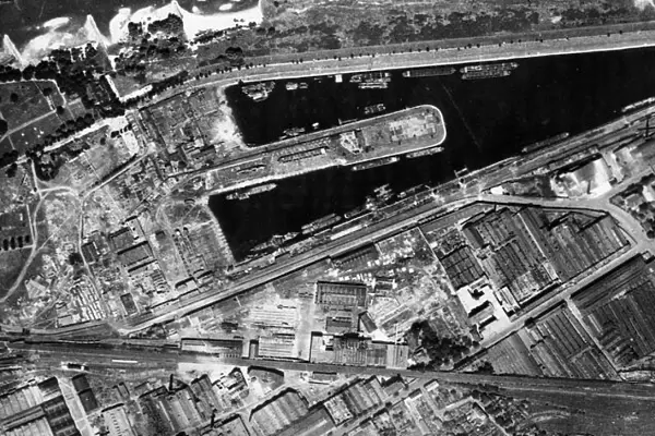 Reconnaissance photograph taken after he RAFs heavy attacks on Cologne on 28  /  29th