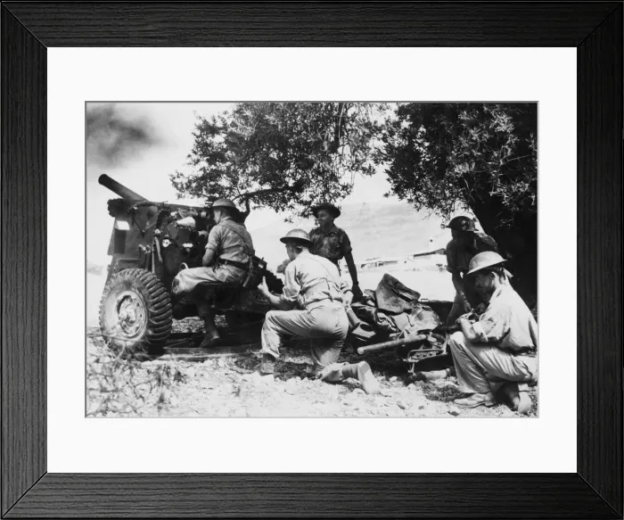 Framed Print : Imperial forces move forward on the Syrian frontier. Photo shows - This gun is