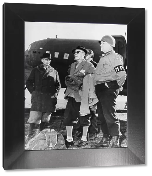Von Papen flown by plane from Germany. Franz Von Papen (centre, with glasses)